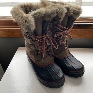 Khombu snow boots women’s sz 10, fits like a 9.5